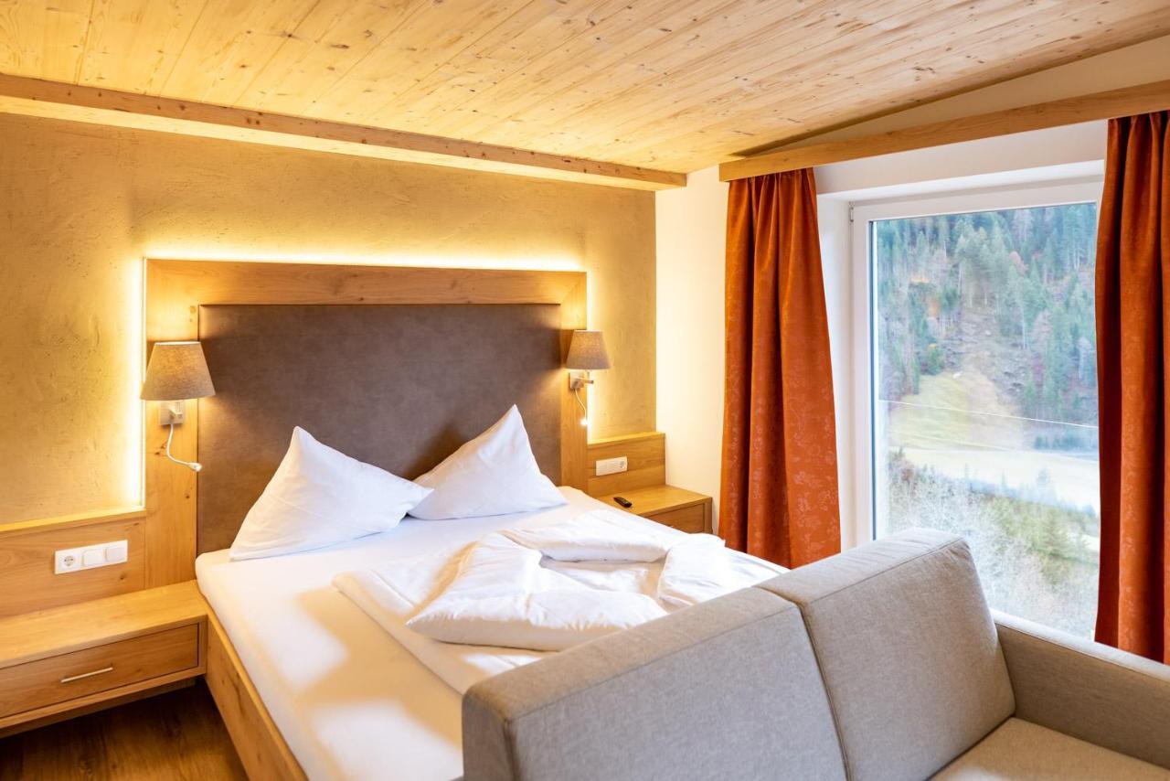 Hotel Tiroler Herz Hinterhornbach Exteriör bild