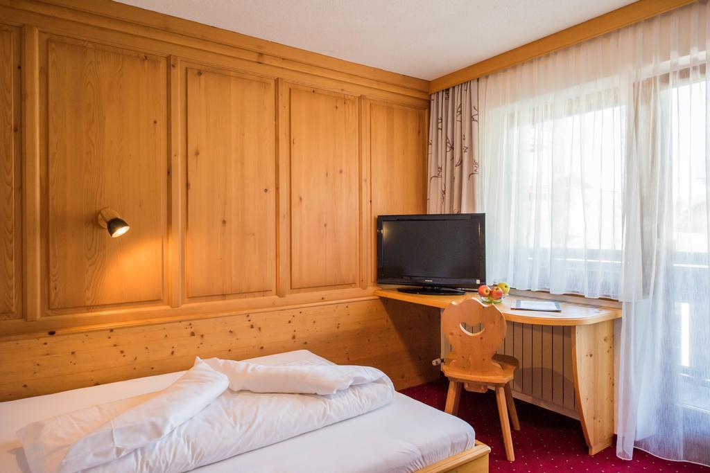 Hotel Tiroler Herz Hinterhornbach Exteriör bild
